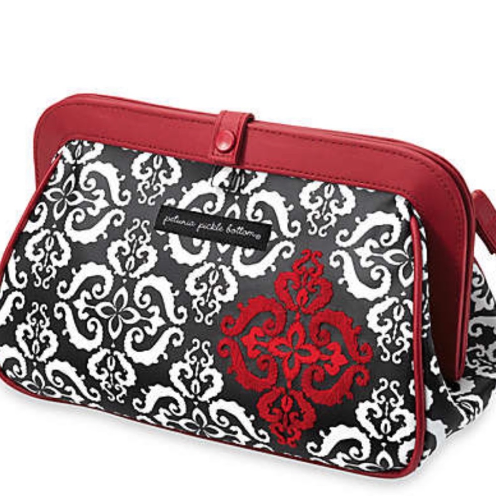 New with tags Petunia pickle bottom diaper clutch. Super cute and fashionable